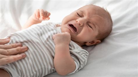 yeni doğan bebeklerde gaz sancısı nasıl geçer